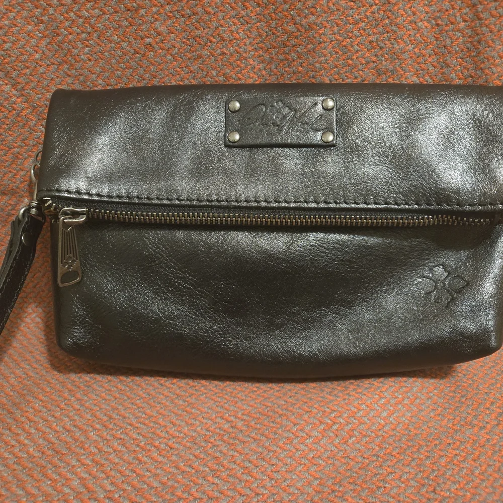 Patricia Nash Black Leather Clutch / Wristlet - Picture 2 of 13